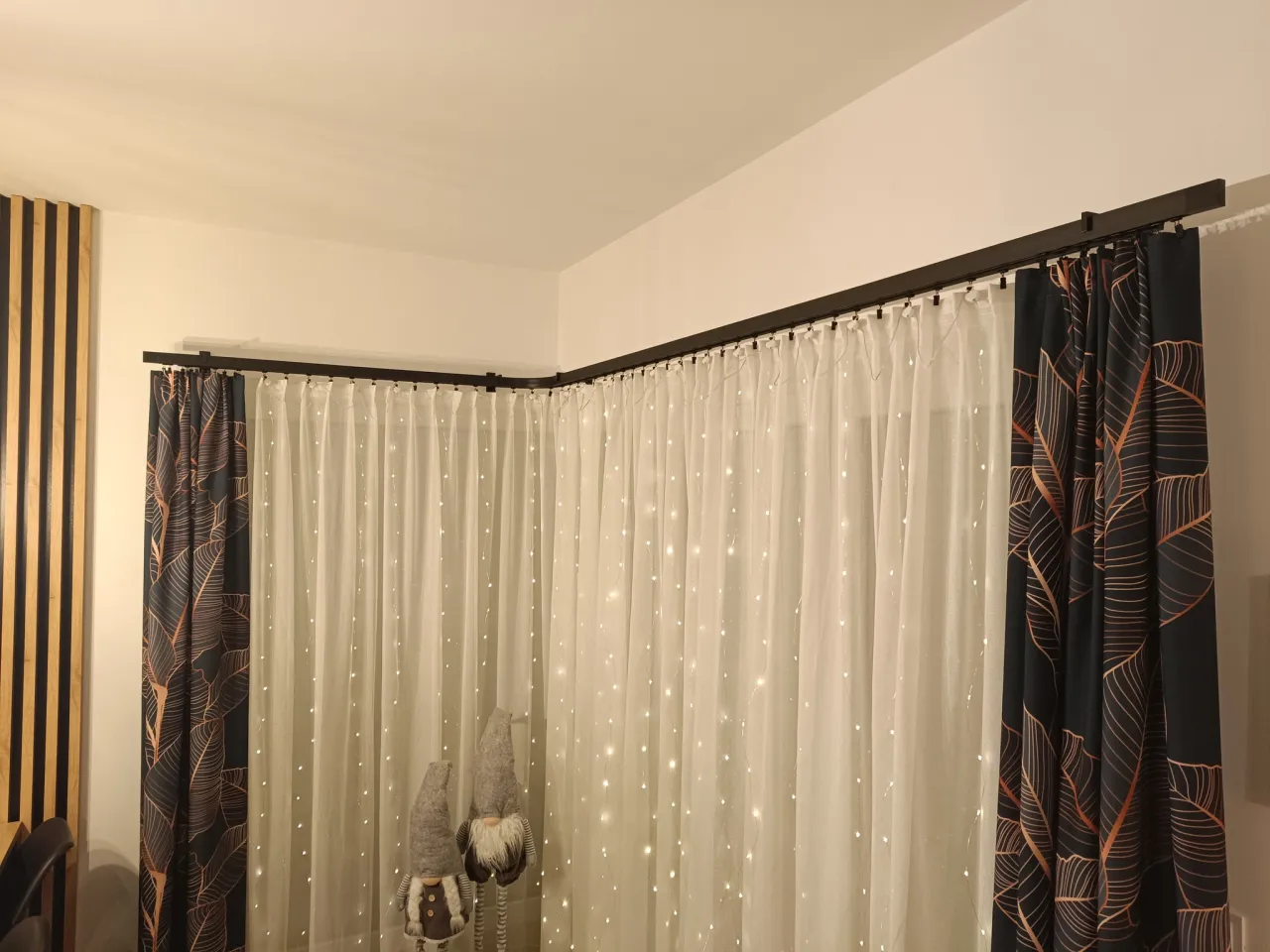 Zdjęcie Jak wkomponować karnisz apartamentowy we wnętrze? Poradnik