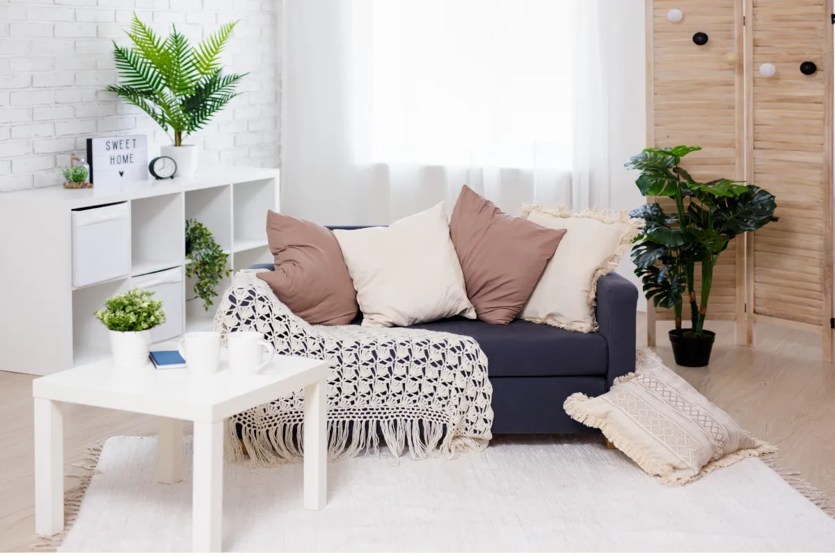 Zdjęcie Jak urządzić pokój z białymi meblami, by uniknąć zimnej atmosfery?