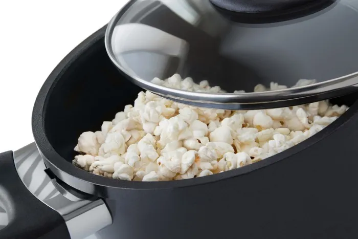 Zdjęcie Jak zrobić popcorn maślany na patelni bez przypaleń i z idealnym smakiem