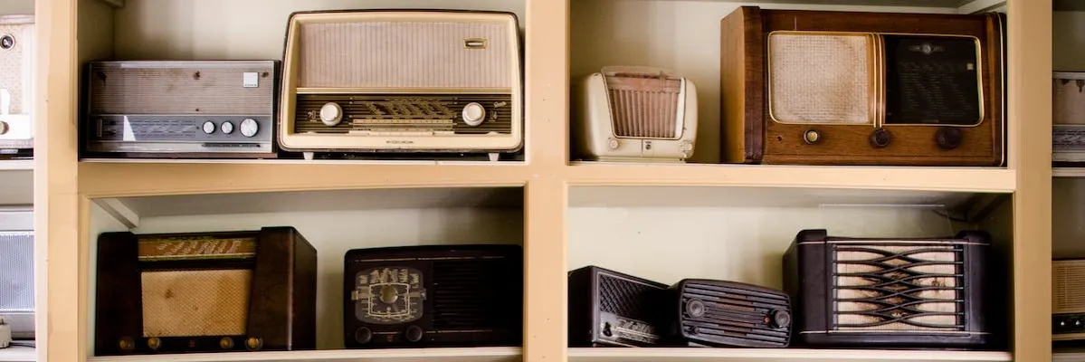 Zdjęcie Na jakich falach nadaje radio RMF FM? Sprawdź częstotliwości w Polsce