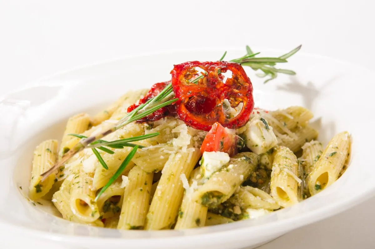 Zdjęcie Pyszne przepisy na makaron penne z serem, które zachwycą smakoszy