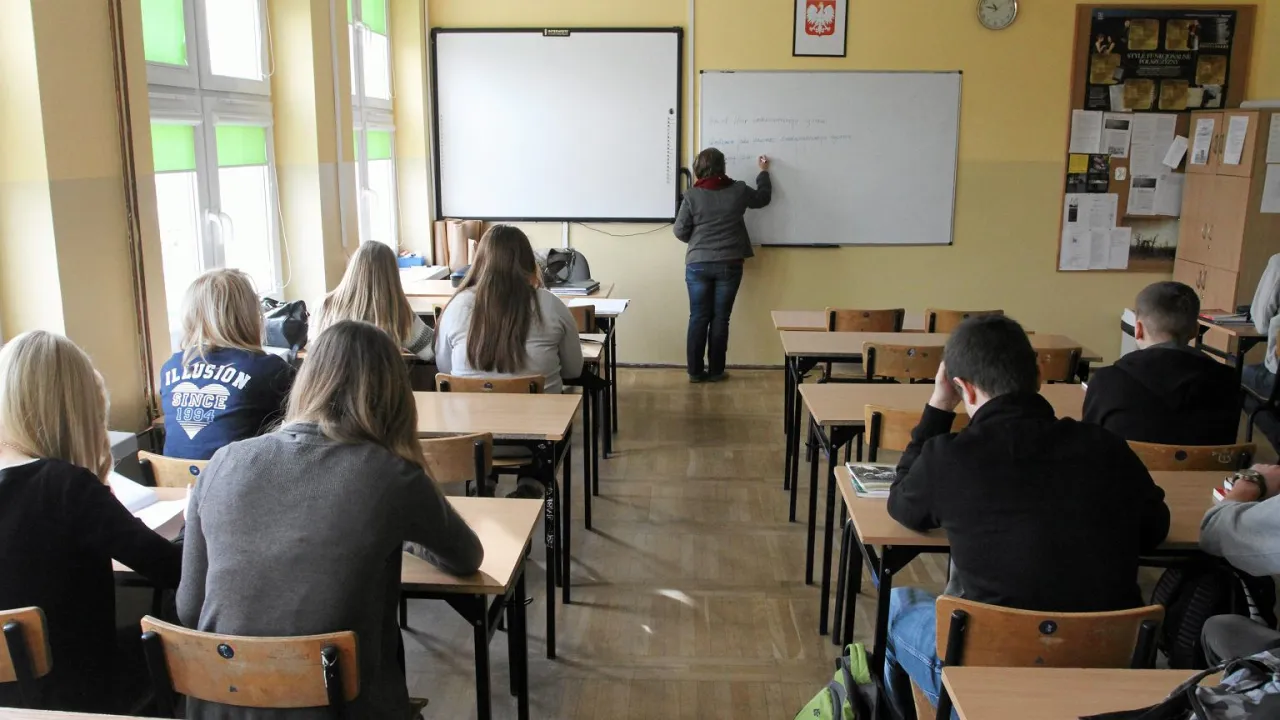 Zdjęcie Czy pełnoletni uczeń może usprawiedliwić nieobecność w szkole?