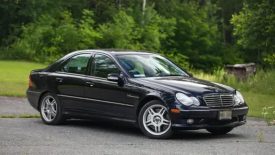 Zdjęcie Mercedes-Benz C32 AMG - wyjątkowe osiągi i potencjalne problemy