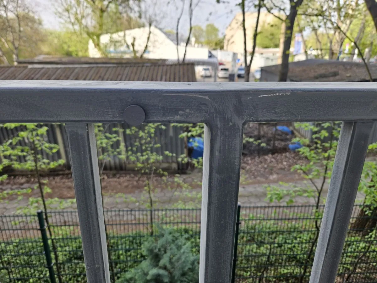 Zdjęcie Jaką farbę do balustrady wybrać? Opinie i porady z forum dla trwałego efektu