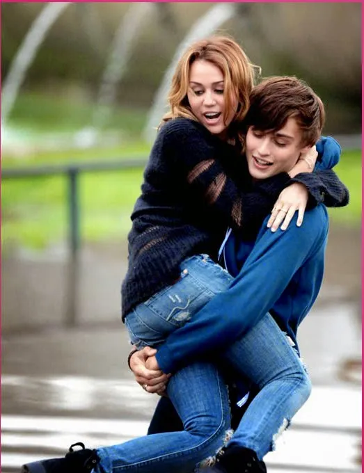 Zdjęcie Miley Cyrus filmy w których grała – pełna lista i ciekawostki o jej rolach