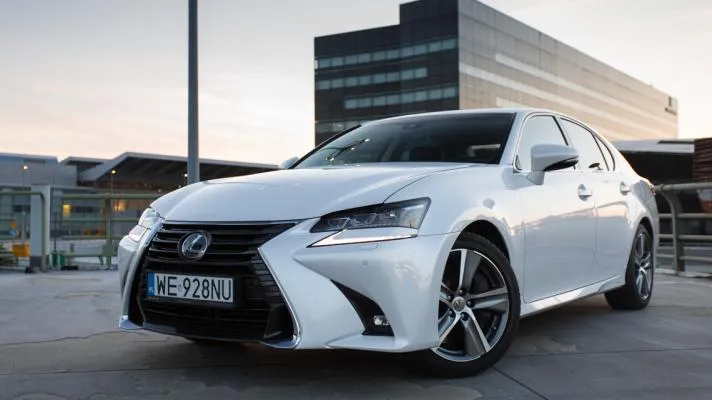 Zdjęcie Wymiana akumulatora w Lexusie GS 450h - co musisz wiedzieć?