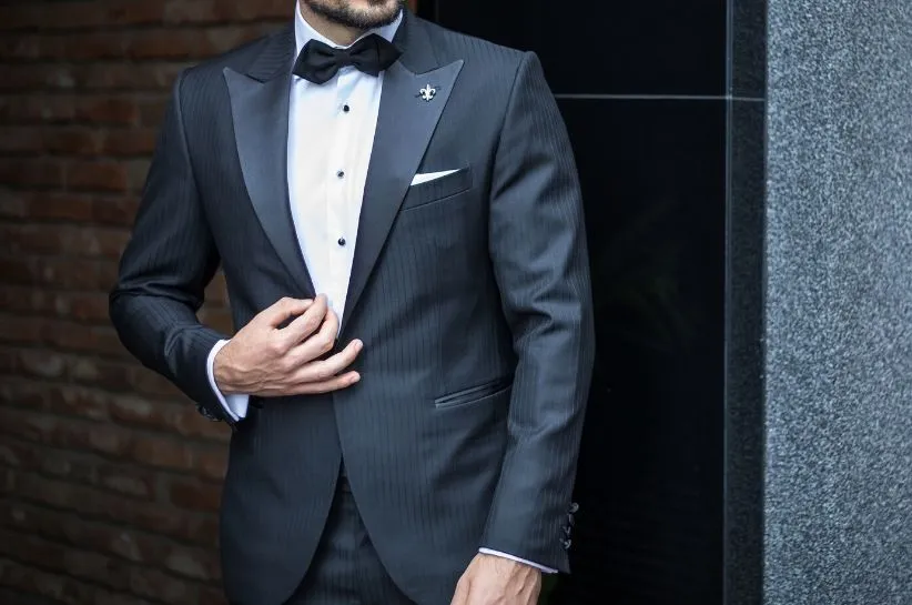 Zdjęcie Jaką koszulę do smokingu wybrać, by wyglądać elegancko?