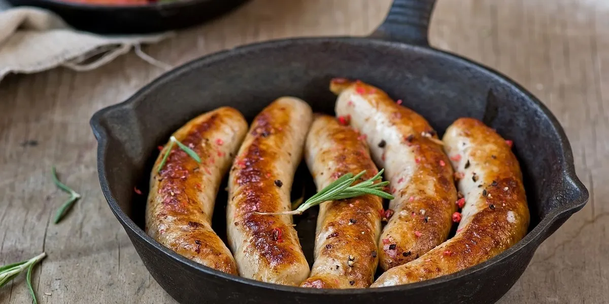 Zdjęcie Kiełbasa z patelni jak z grilla – smak i aromat bez grilla