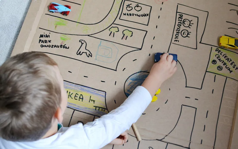 Zdjęcie Jak zrobić kasę z kartonu - łatwe kroki do zabawnej edukacji dla dzieci
