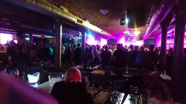 Zdjęcie Najlepsze kluby nocne w Poznaniu: gdzie się bawić do rana?