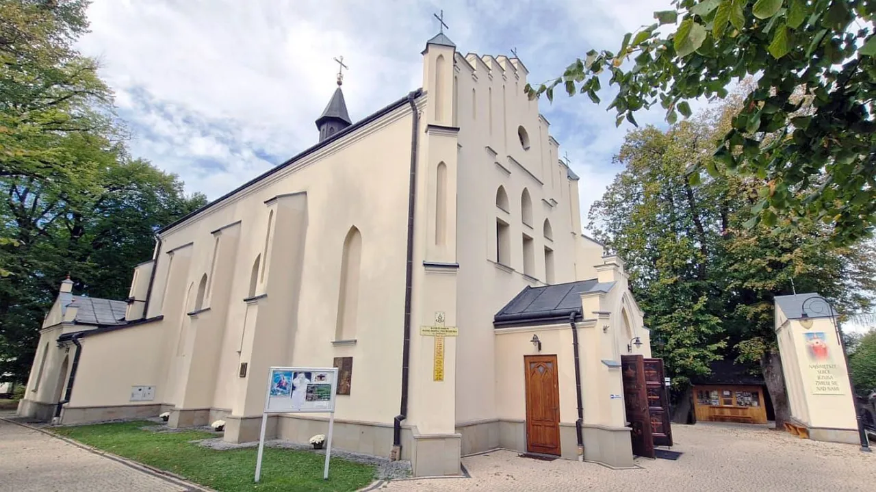 Zdjęcie Sanktuarium Jodłówka: Historia, Cuda i Pielgrzymki do Matki Bożej