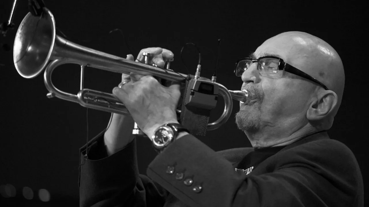 Zdjęcie Tomasz Stańko: wybitny trębacz jazzowy i jego niezapomniane osiągnięcia