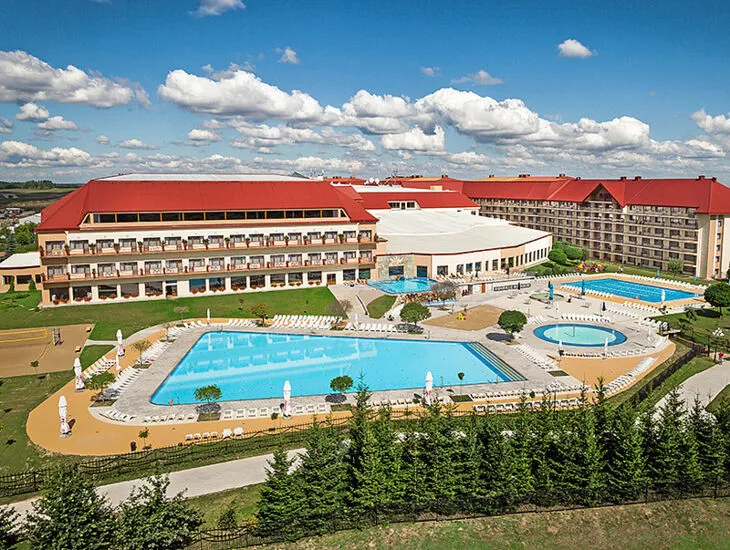 Zdjęcie Hotel Gołębiewski w Mikołajkach: Kiedy powstał i jak się rozwinął