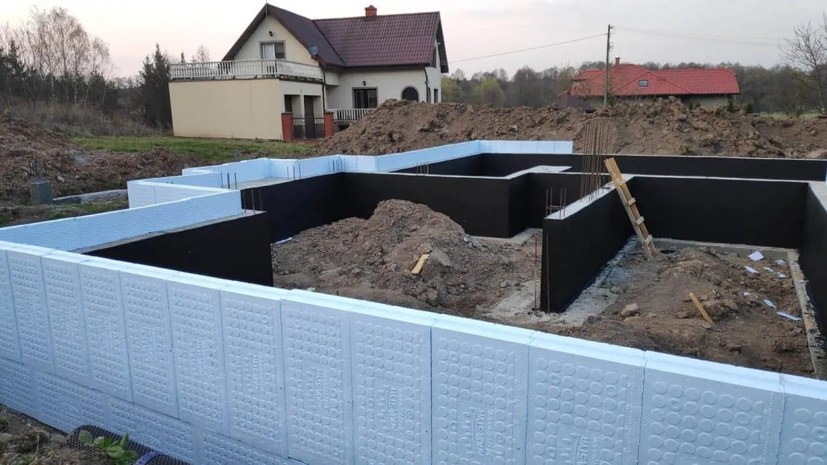 Zdjęcie Jaki gruby styropian na fundamenty? Oto kluczowe informacje, które musisz znać