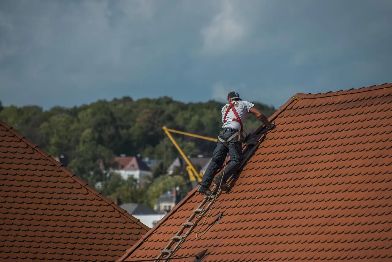 Zdjęcie Jak uzyskać dofinansowanie do wymiany dachu i uniknąć wysokich kosztów