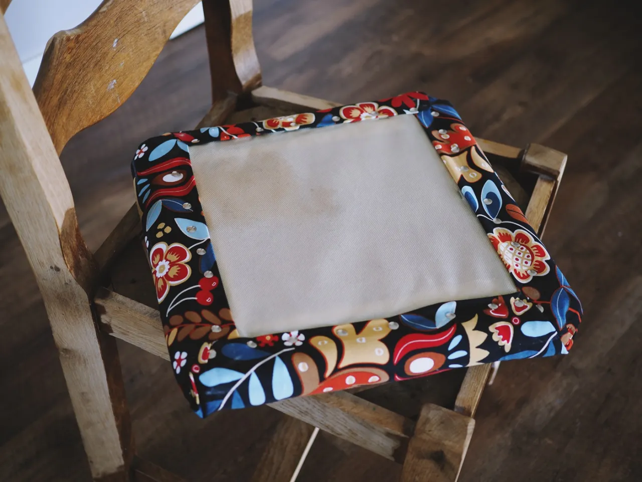 Zdjęcie Z czego zrobić siedzisko do krzesła? Odkryj najlepsze materiały