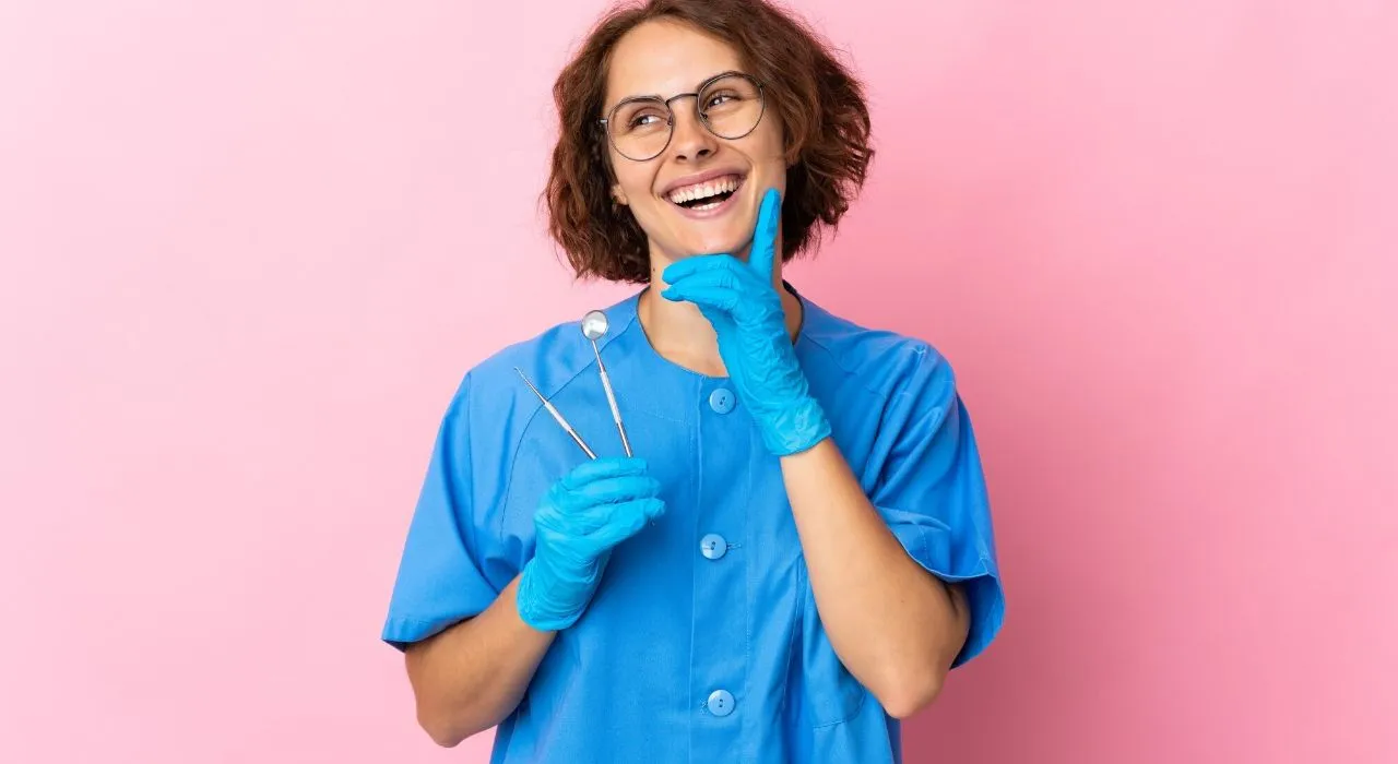 Zdjęcie Ile zarabia dentysta NFZ? Praca w systemie, wynagrodzenia i wyzwania