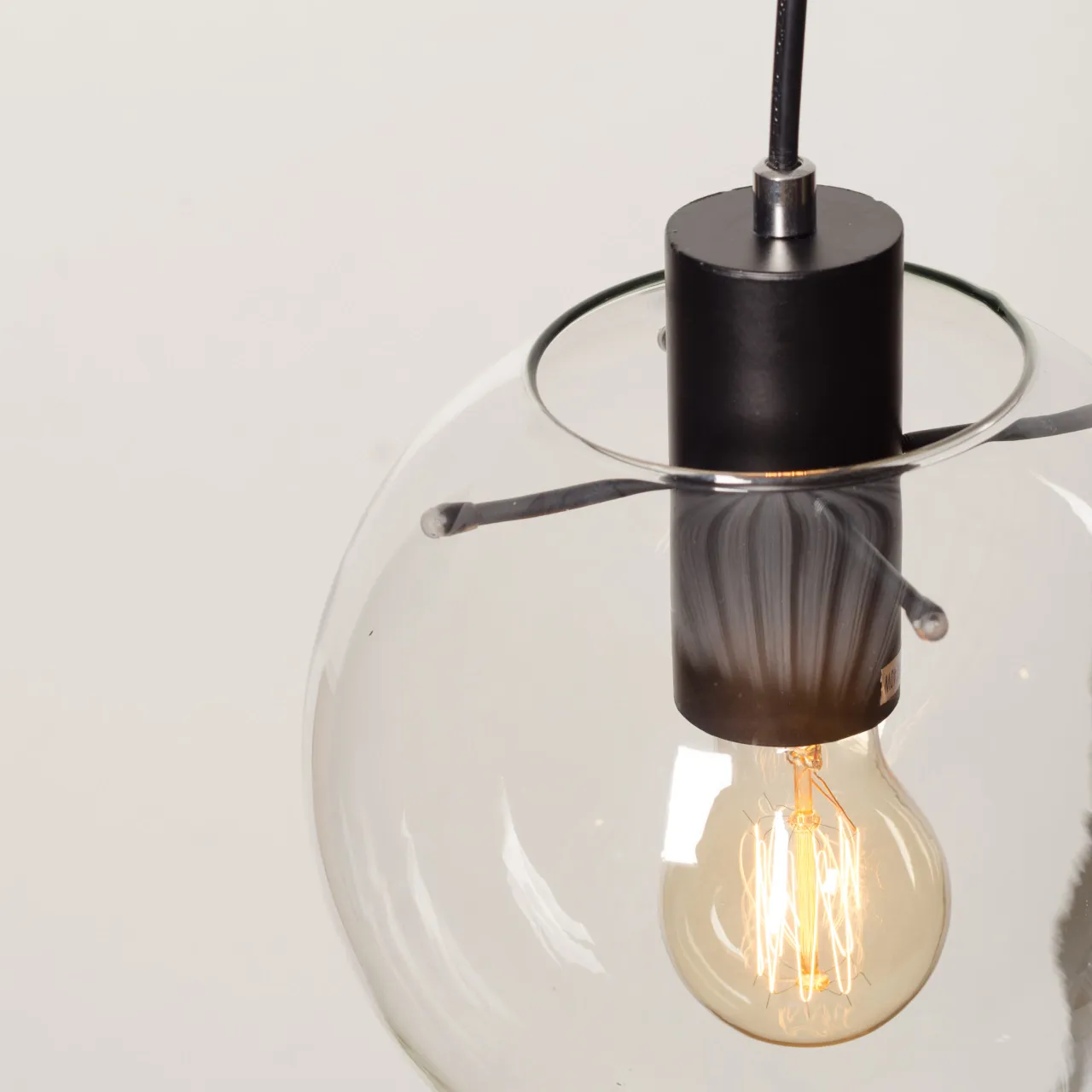 Zdjęcie Zrób piękną lampę wiszącą DIY z łatwych do znalezienia materiałów
