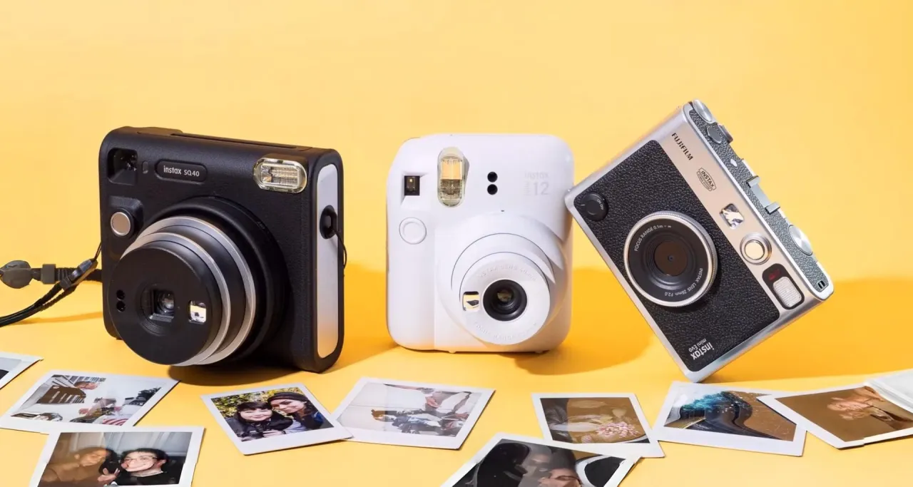 Zdjęcie Aparat, co drukuje zdj: Jak wybrać Instax/Polaroid? Koszt zdjęcia!