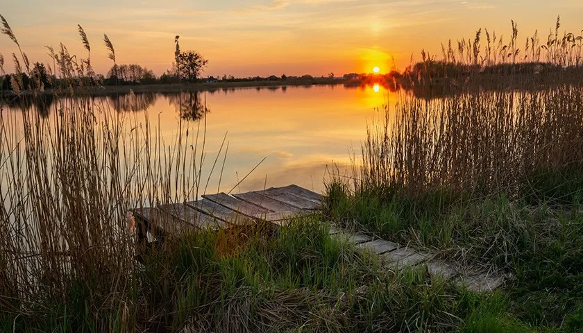 Zdjęcie Jezioro Łubowo: Idealne miejsce na wypoczynek i wędkowanie w naturze