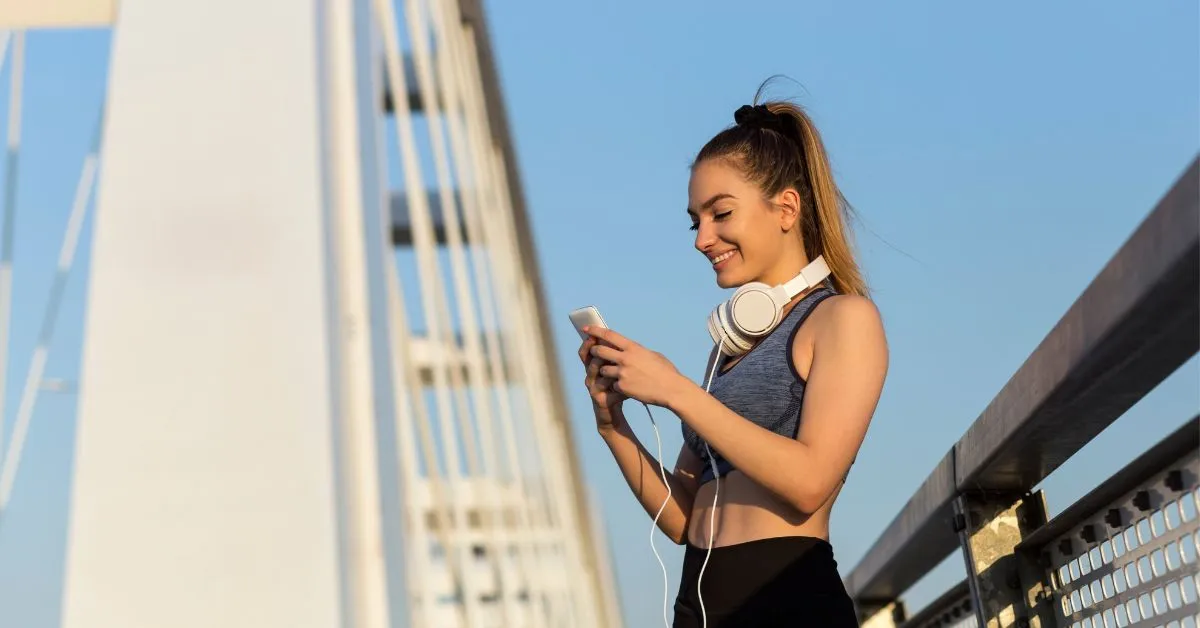 Zdjęcie Gdzie telefon podczas biegania? Bezpieczne i wygodne opcje dla biegaczy