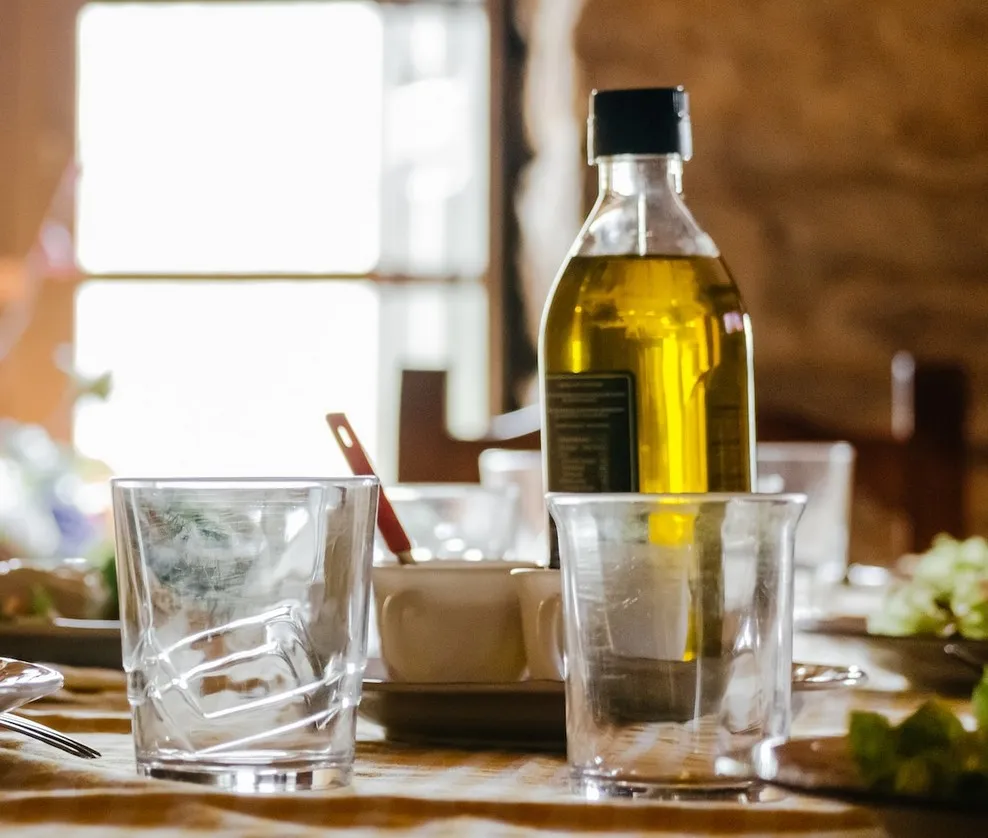 Zdjęcie Ile to 100 ml oleju: gramatura i ilość łyżek
