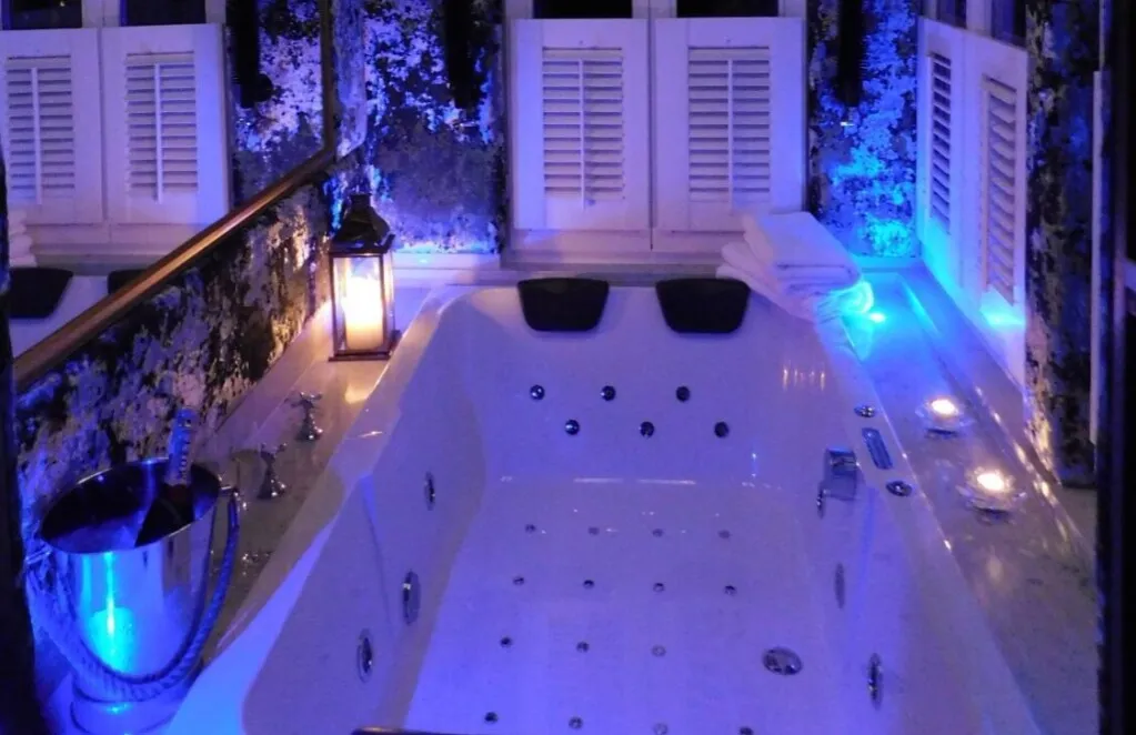 Zdjęcie Najlepsze opcje pokoi z jacuzzi w Mazowieckim i Trójmieście na relaks