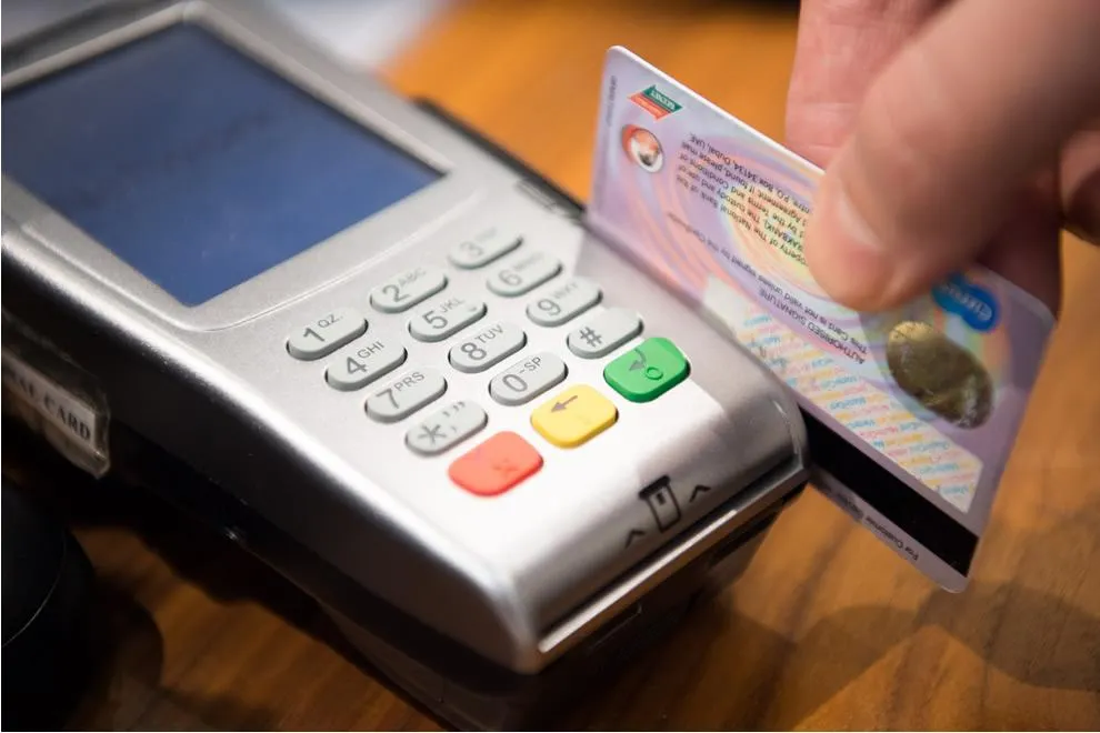 Zdjęcie Czy u notariusza można płacić kartą? Odkryj ograniczenia i opcje płatności