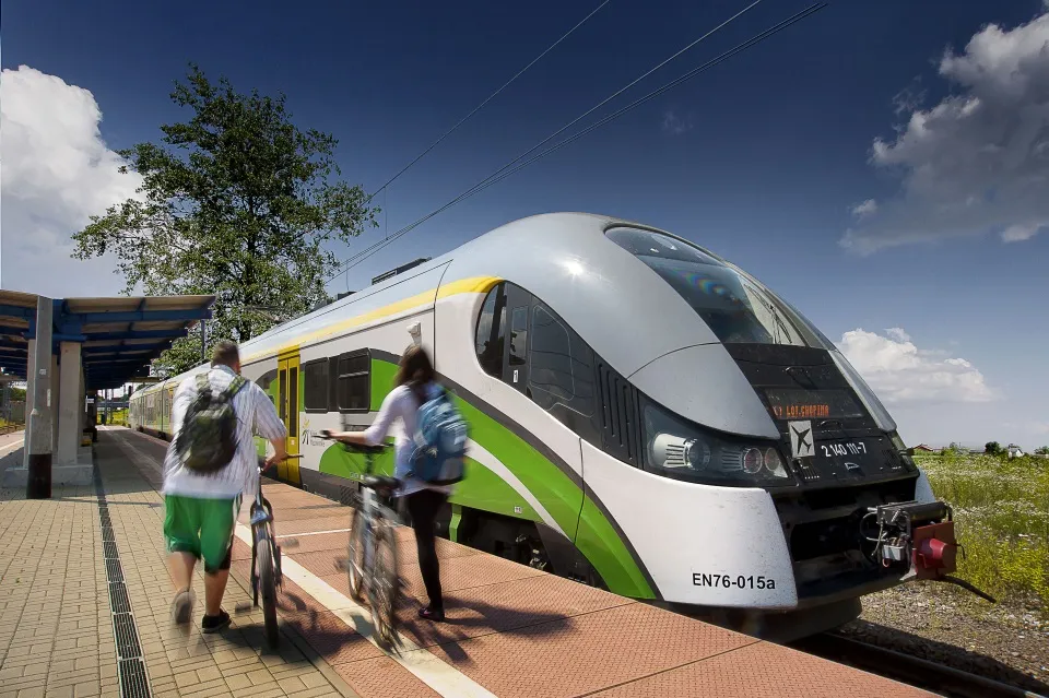 Zdjęcie Jak dojechać na lotnisko Modlin z Warszawy – najwygodniejsze opcje transportu