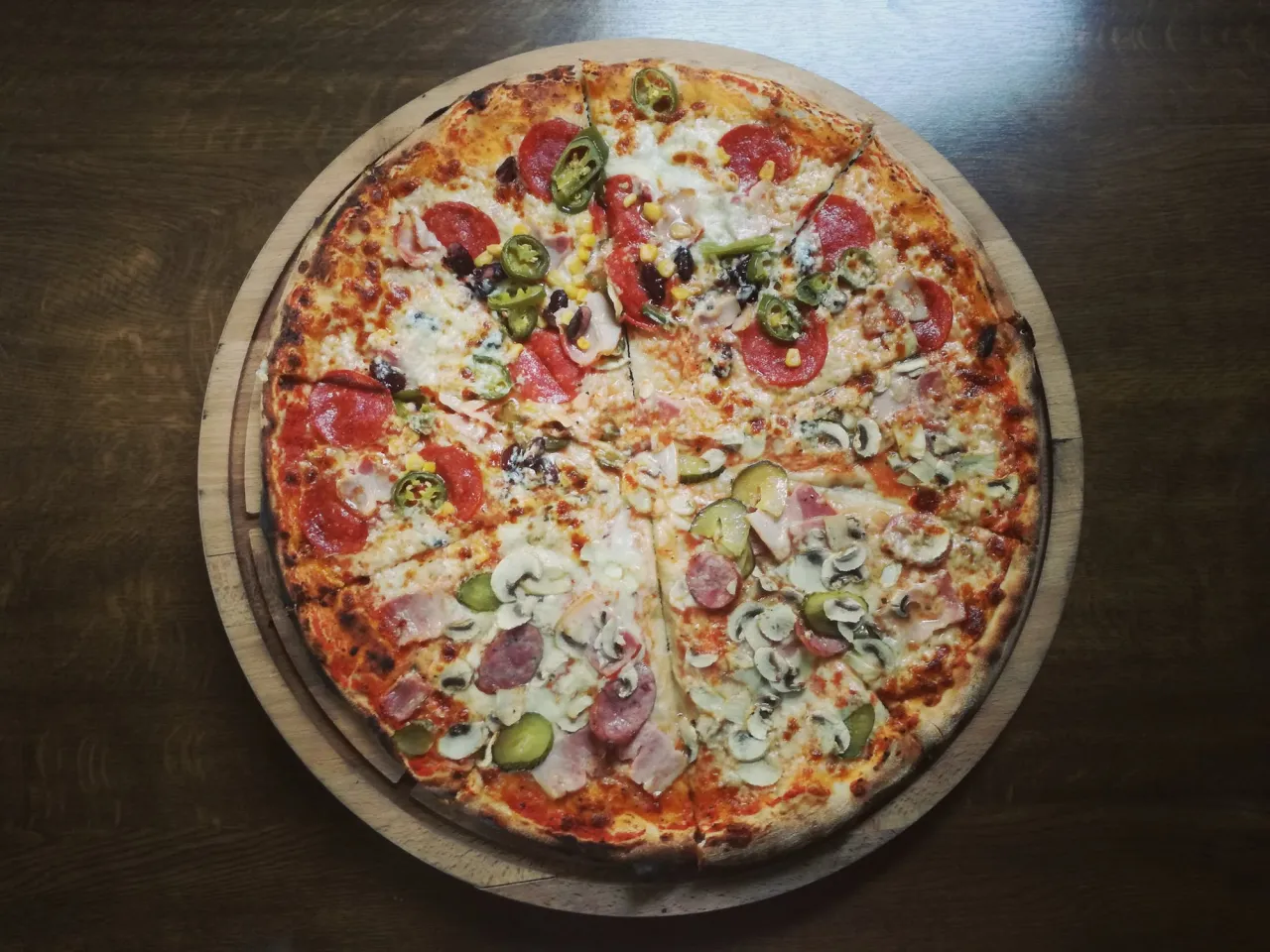 Zdjęcie Ile kalorii ma 1 kawałek pizzy? Zaskakujące różnice w kaloryczności