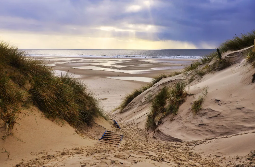 Zdjęcie Ustka plaża wschodnia czy zachodnia: która jest lepsza na wakacje?