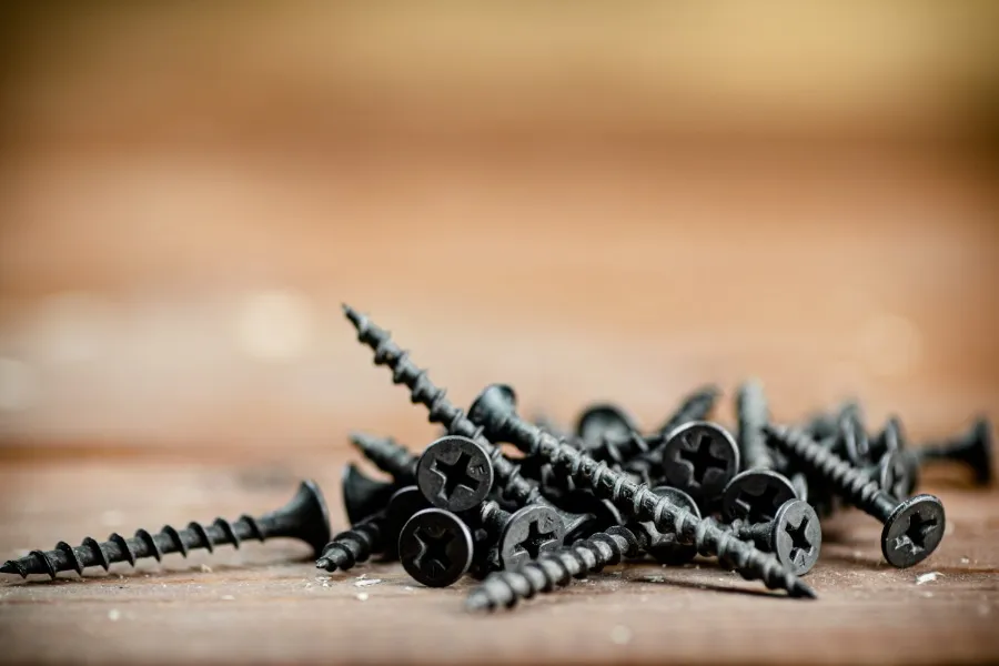 Zdjęcie Jakie wkręty do sztachet drewnianych wybrać, aby uniknąć problemów?