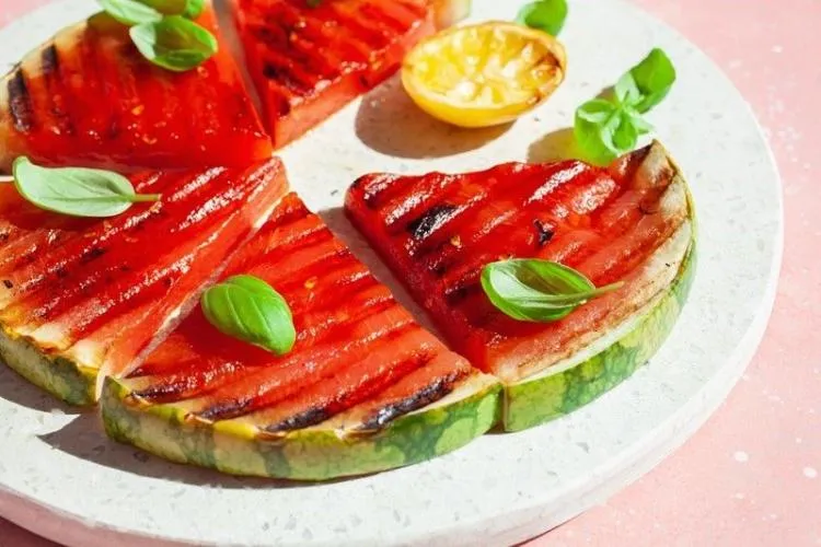 Zdjęcie Jak przygotować idealny arbuz z grilla - przepisy i porady smakowe