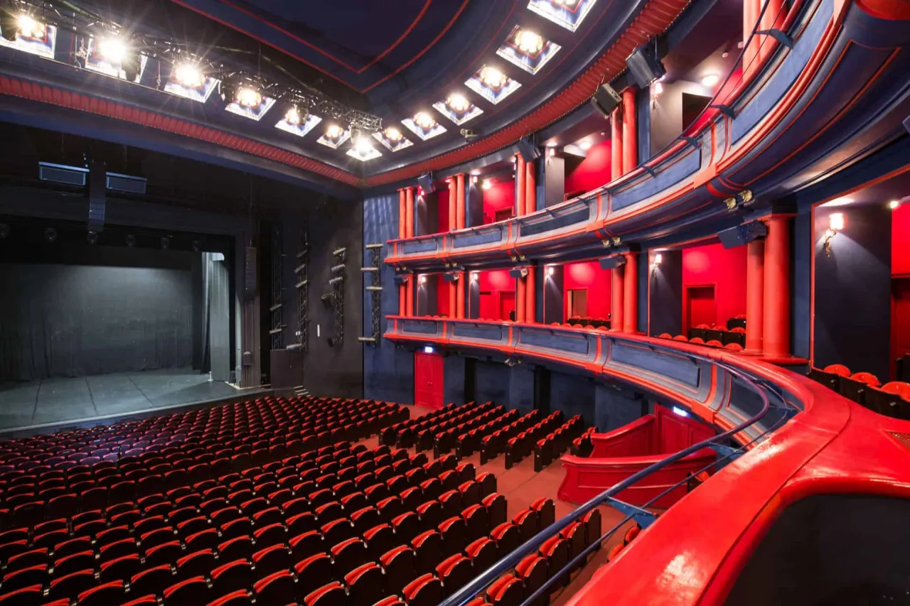 Zdjęcie Widok z loży w teatrze Roma – co warto wiedzieć przed wizytą