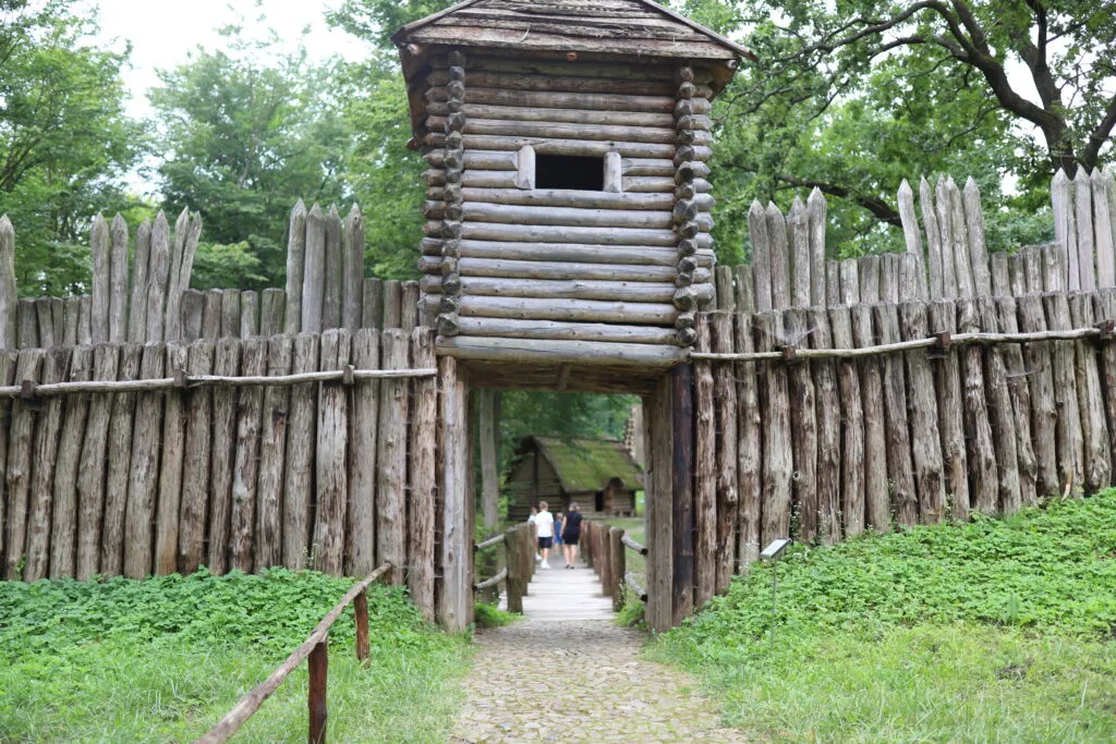 Zdjęcie Trzcinica skansen - odkryj fascynującą historię i atrakcje archeologiczne
