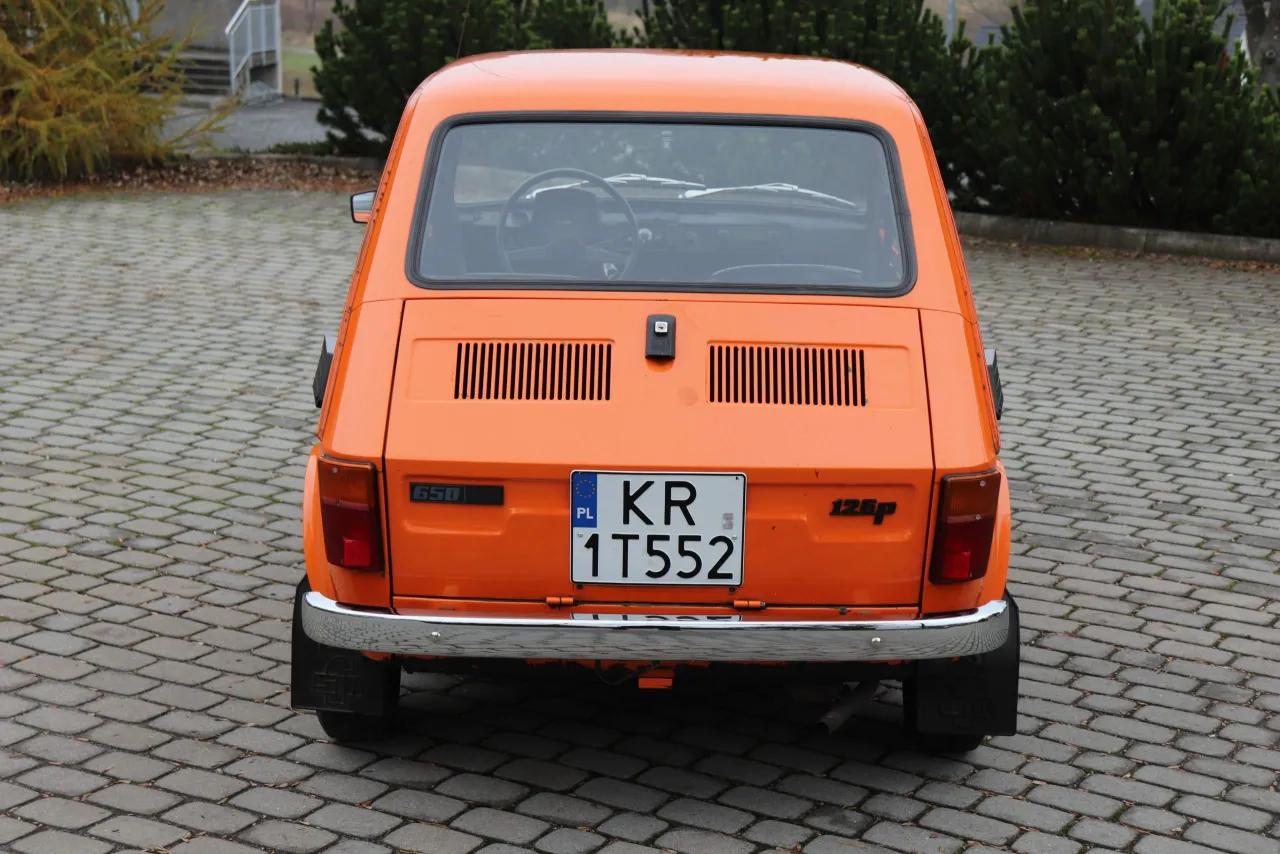 Zdjęcie Fiat 126p tył - kluczowe cechy i sekrety kultowego Malucha