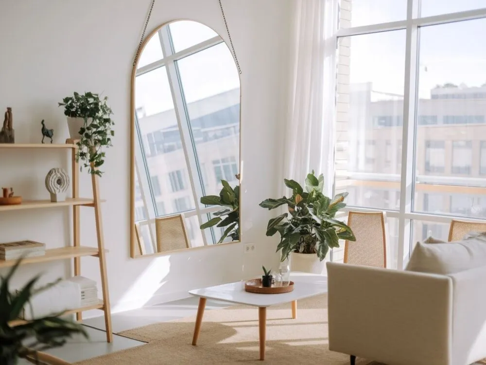 Zdjęcie Co oznacza lustro w oknie? Symbolika i praktyczne zastosowania