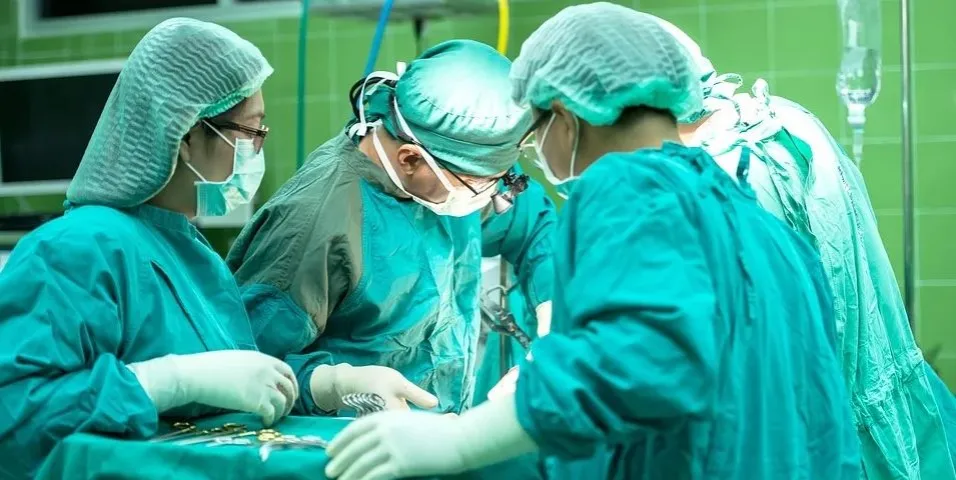 Zdjęcie Czym zajmuje się neurochirurg? Poznaj kluczowe zadania i metody
