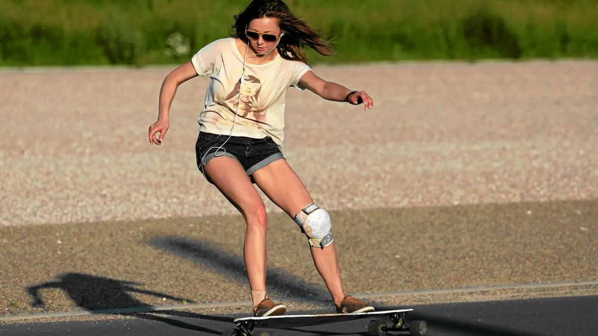 Zdjęcie Najlepsze miejsca do jazdy na longboardzie w Warszawie - unikaj błędów