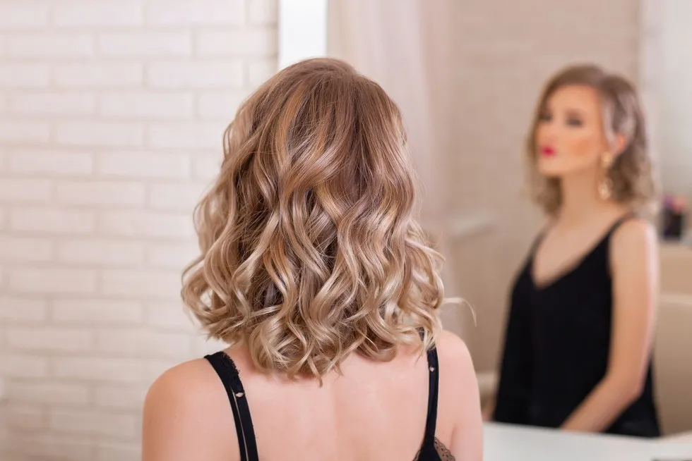 Zdjęcie Fryzura na co dzień średnie włosy – łatwe i stylowe pomysły na każdą okazję