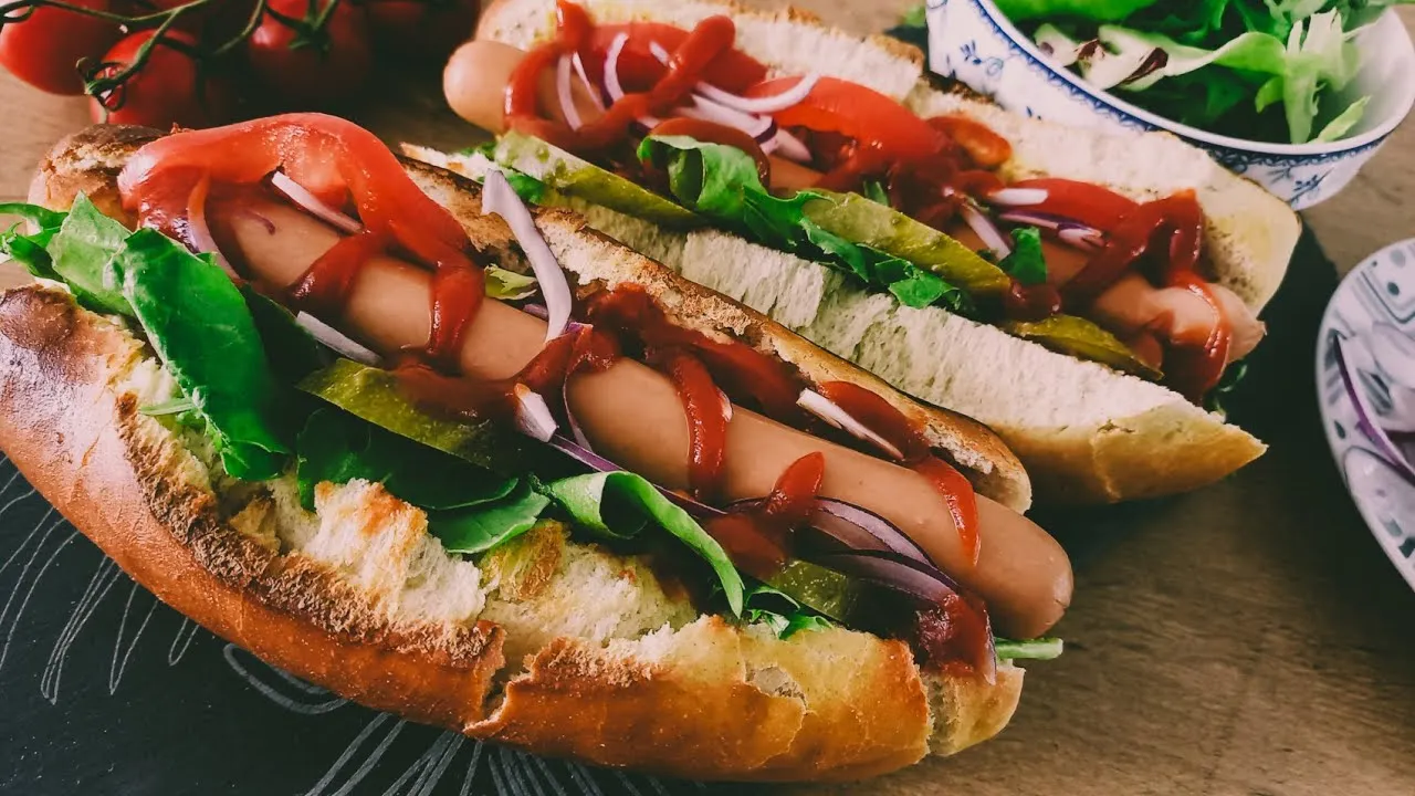 Zdjęcie Idealna bułka do hot doga: jak zaskoczyć prawdziwych smakoszy?