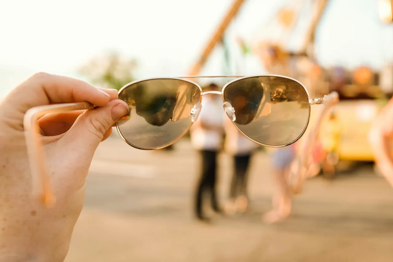 Zdjęcie Jak czyścić okulary fotochromy, aby uniknąć zarysowań i uszkodzeń