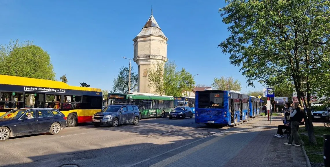 Zdjęcie Henryszew gdzie zatrzymuje się autobus - kluczowe informacje o przystanku