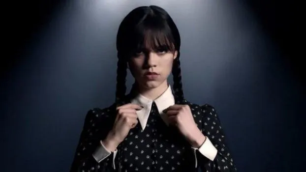 Zdjęcie Kim jest Wednesday - poznaj mroczną bohaterkę z rodziny Addamsów