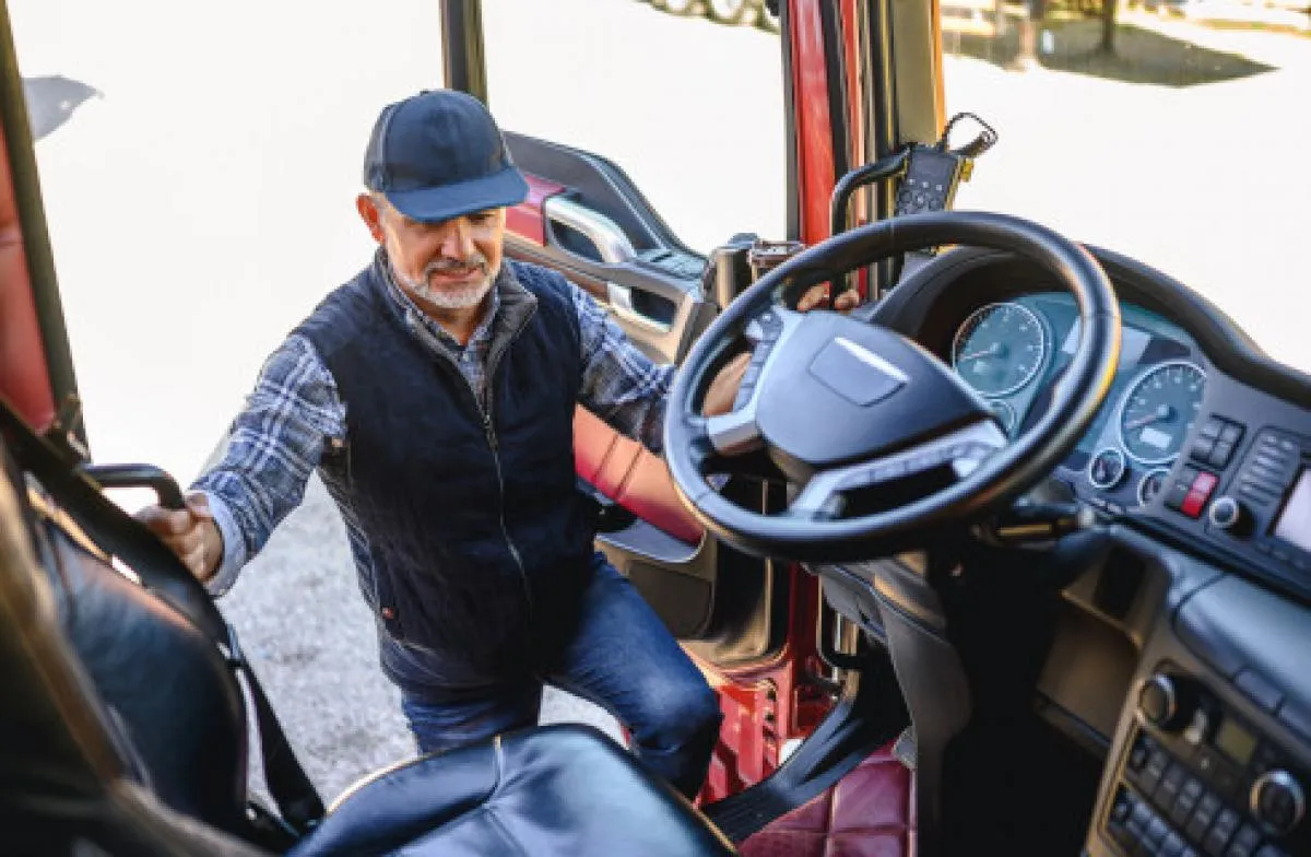 Zdjęcie Ile osób może przewozić bus? Zaskakujące fakty o pojemności busów