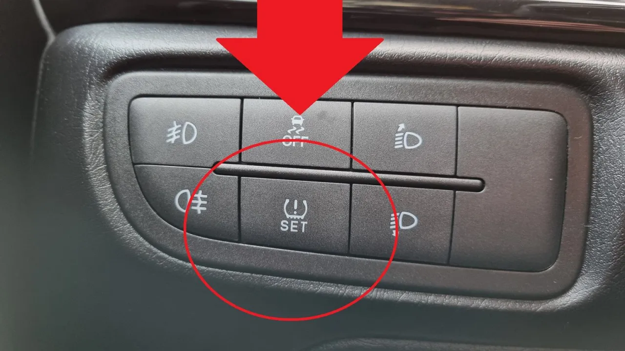 Zdjęcie Resetowanie czujnika ciśnienia w Toyocie Corolli - prosty poradnik