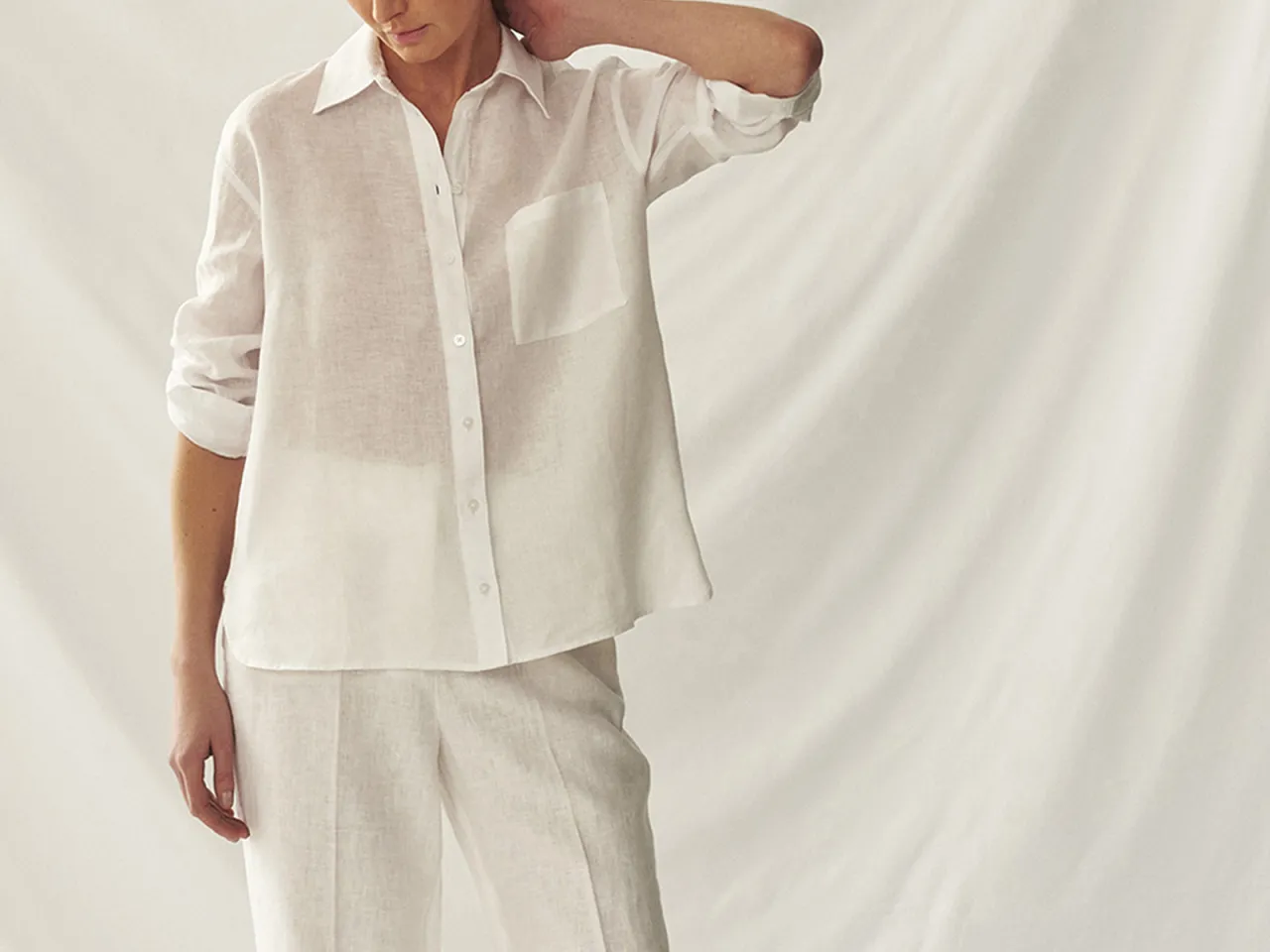 Zdjęcie Stylizacja z białymi spodniami: 10 wyjątkowych pomysłów na każdą okazję