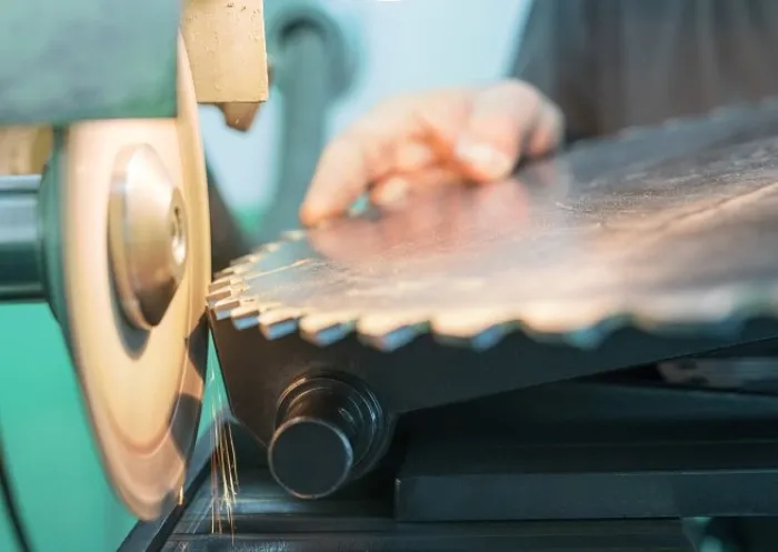 Zdjęcie Comment affuter une lame de scie circulaire pour des coupes parfaites