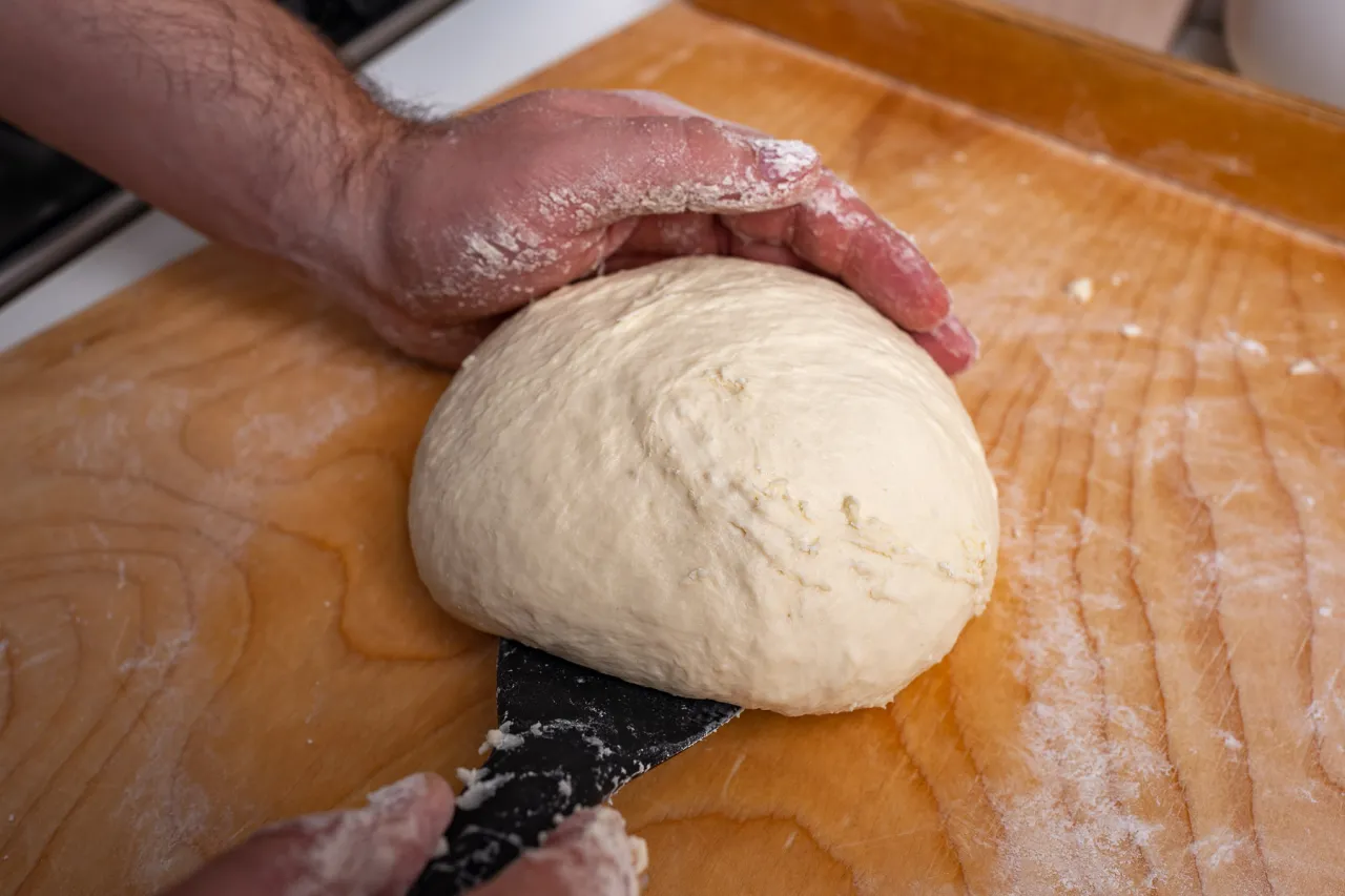 Zdjęcie Jak wyrabiać ciasto na pizzę, by uzyskać idealną konsystencję