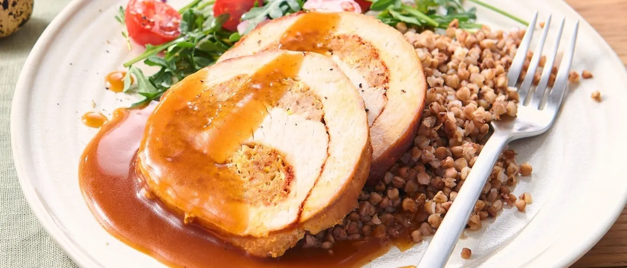 Zdjęcie W jakiej temperaturze pieczemy schab w piekarniku, aby był soczysty?